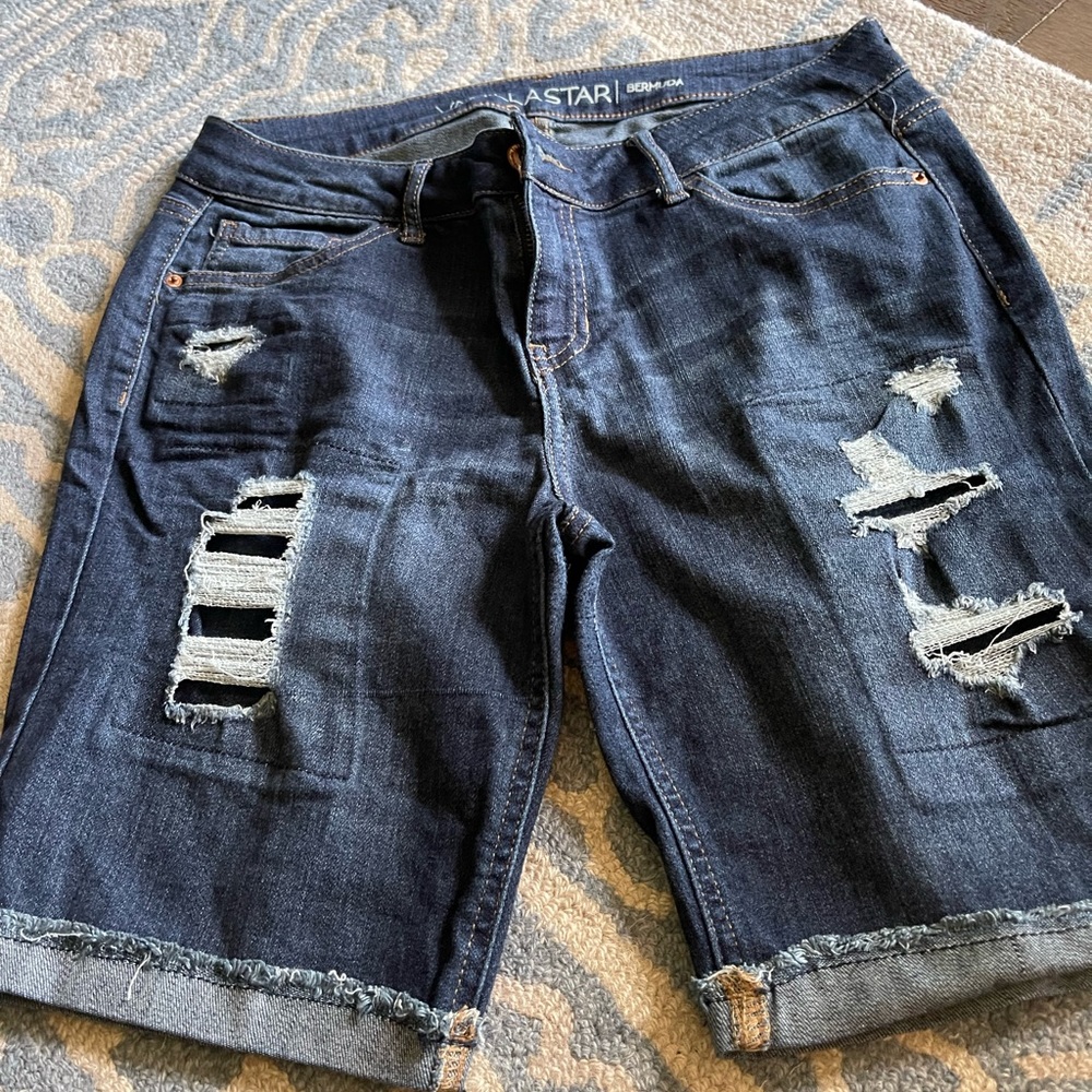 Junior size 9. Bermuda Jean shorts
